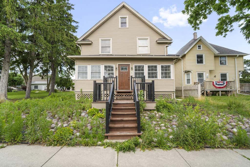 Photo of N88W16226 Park BOULEVARD, Menomonee Falls, WI 53051 (MLS # 1969643)