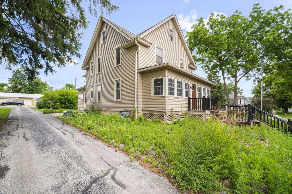 Photo of N88W16226 Park BOULEVARD, Menomonee Falls, WI 53051 (MLS # 1969643)