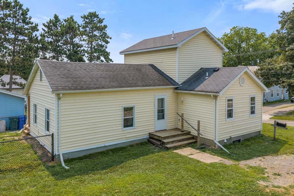 Photo of 422 Ridge STREET, Baraboo, WI 53913 (MLS # 2029024)