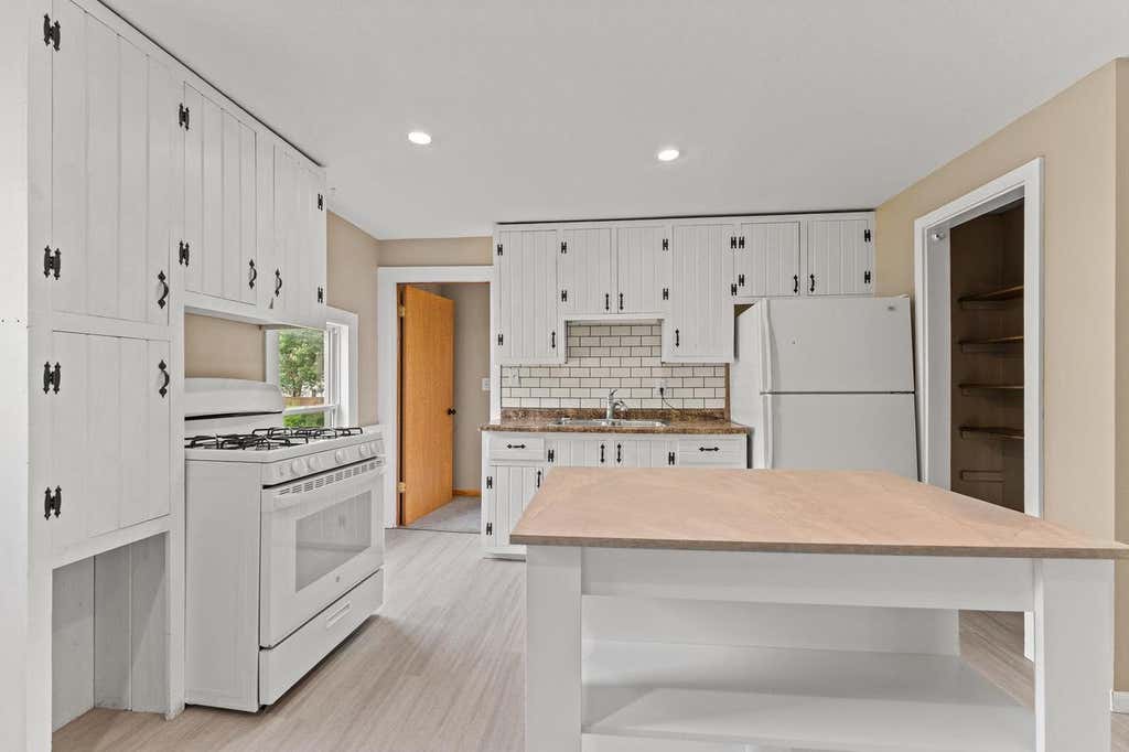 Photo of 422 Ridge STREET, Baraboo, WI 53913 (MLS # 2029024)