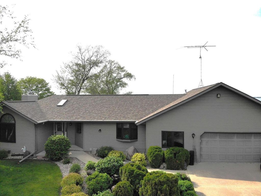 Photo of 9512 Laura LANE, Winneconne, WI 54986 (MLS # 50326433)