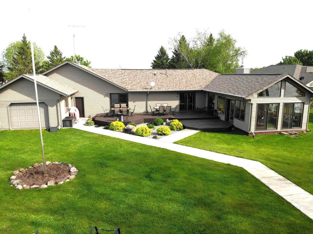 Photo of 9512 Laura LANE, Winneconne, WI 54986 (MLS # 50326433)
