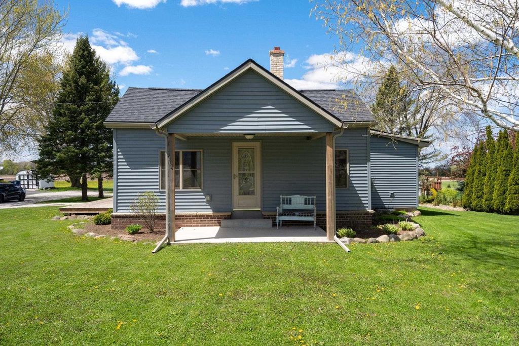 Photo of 404 N Swift STREET, Glenbeulah, WI 53023 (MLS # 50324941)