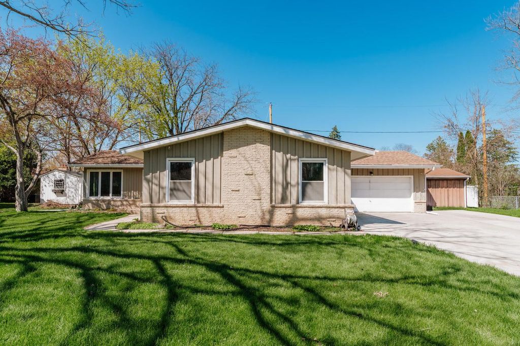 Photo of 9814 W Green Tree ROAD, Milwaukee, WI 53224 (MLS # 1959234)