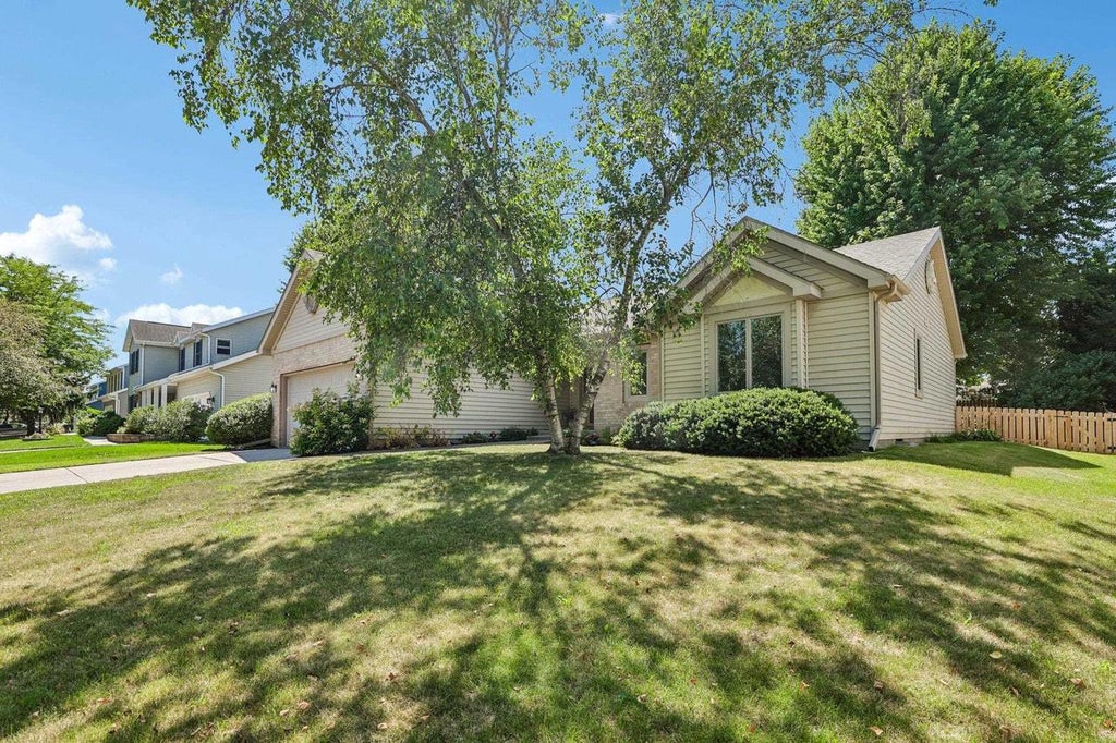 Photo of 3408 Country Grove DRIVE, Madison, WI 53719 (MLS # 2029677)