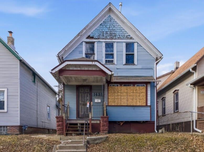 Photo of 1631 N 28th STREET #1631A, Milwaukee, WI 53208 (MLS # 1952885)
