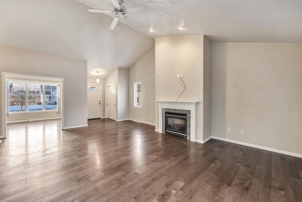 Photo of 5012 W Boxwood LANE, Appleton, WI 54913 (MLS # 50319400)