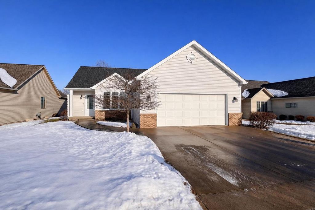 Photo of 5012 W Boxwood LANE, Appleton, WI 54913 (MLS # 50319400)