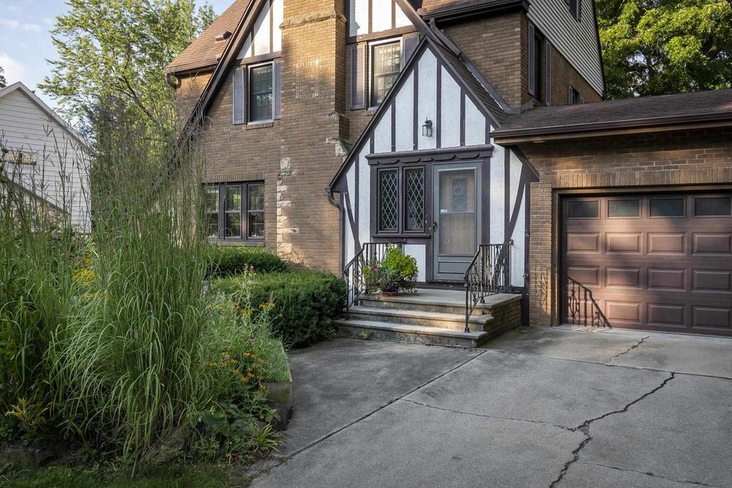 Photo of 1947 N Dr. Martin Luther King Jr. DRIVE, Milwaukee, WI 53212 (MLS # 1946474)