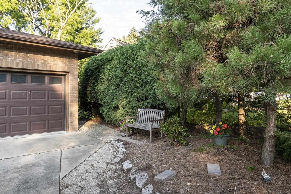 Photo of 1947 N Dr. Martin Luther King Jr. DRIVE, Milwaukee, WI 53212 (MLS # 1946474)