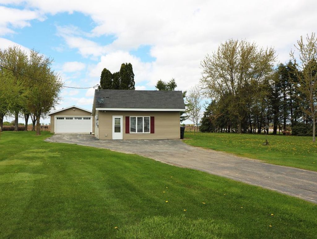 Photo of W616 County Rd S RD, Kaukauna, WI 54130 (MLS # 50325237)