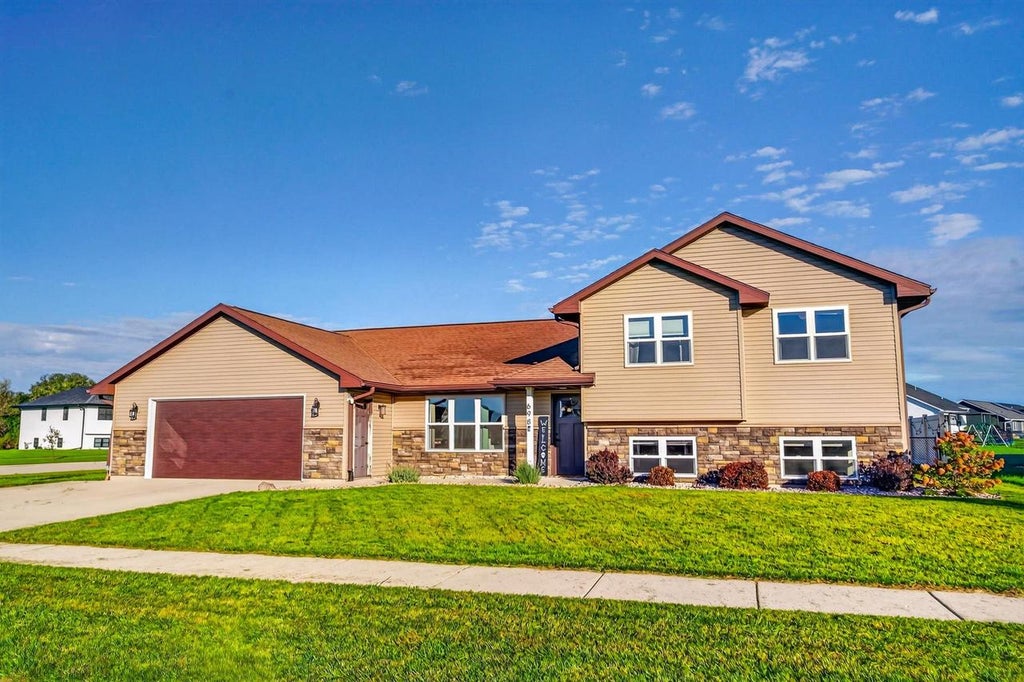 Photo of 698 Prairie View DRIVE, Evansville, WI 53536 (MLS # 2032283)