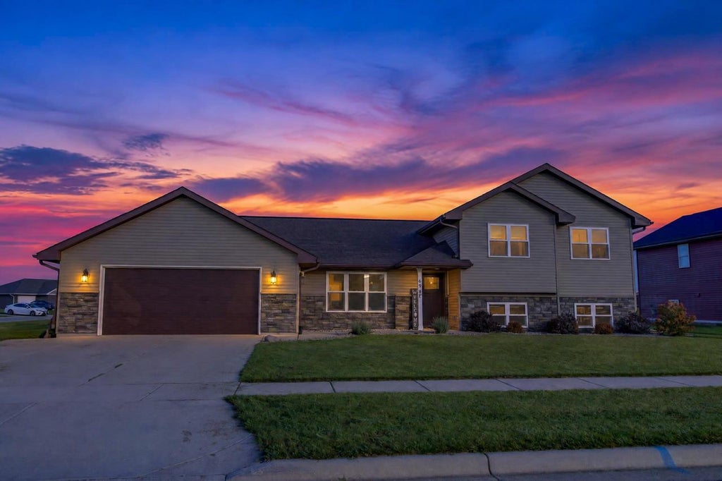 Photo of 698 Prairie View DRIVE, Evansville, WI 53536 (MLS # 2032283)