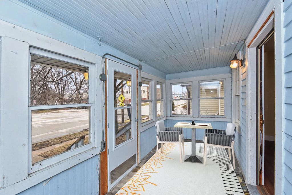 Photo of 1203 Lincoln AVENUE, Waukesha, WI 53186 (MLS # 1953405)