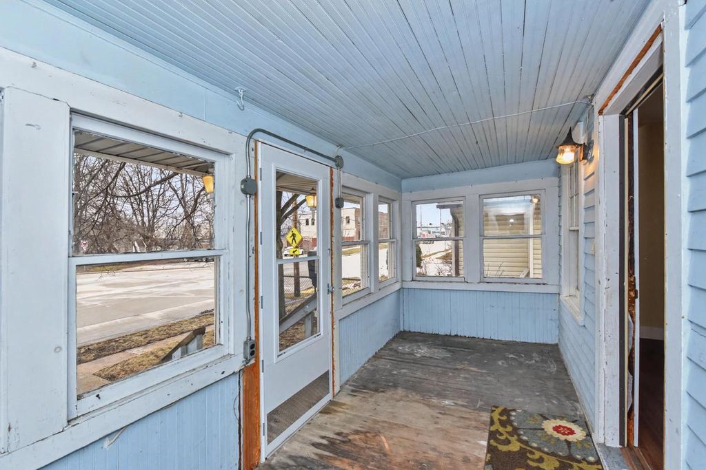 Photo of 1203 Lincoln AVENUE, Waukesha, WI 53186 (MLS # 1953405)