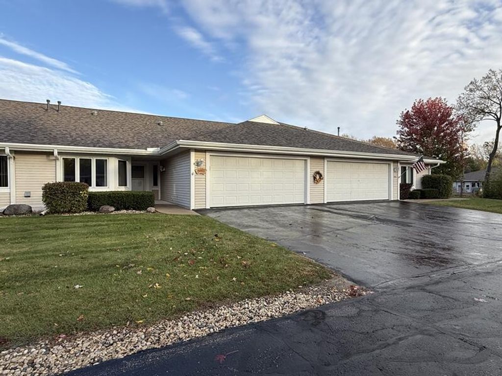 Photo of 604 Hartford SQUARE, Hartford, WI 53027 (MLS # 1940453)