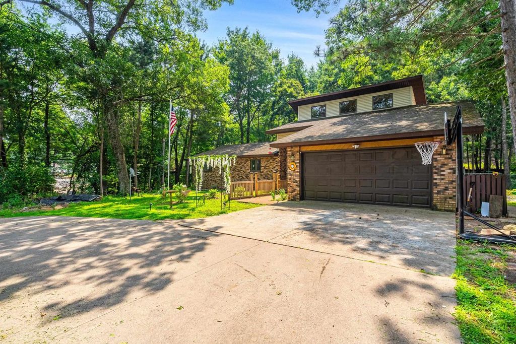 Photo of W4609 S Pearl Lake ROAD, Redgranite, WI 54970 (MLS # 50324738)