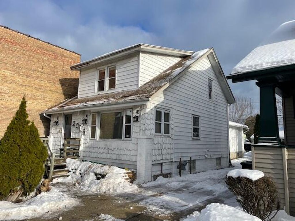 Photo of 2013 Taylor AVENUE, Racine, WI 53403 (MLS # 1944916)