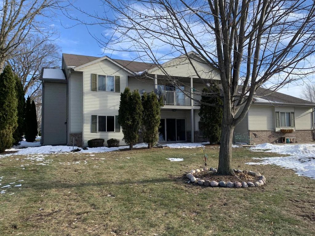 Photo of 976 Roseland DRIVE #2, Kewaskum, WI 53040 (MLS # 1941774)