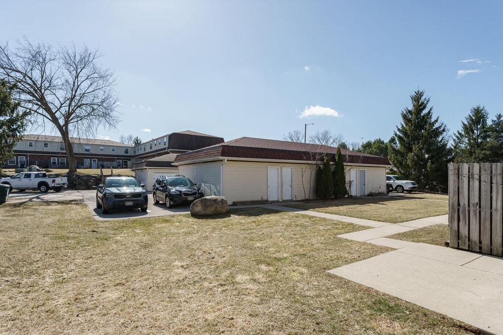 Photo of 2017 Green Tree ROAD, West Bend, WI 53090 (MLS # 1953934)