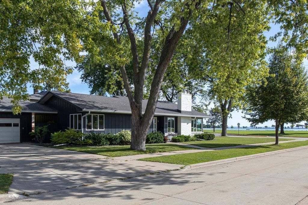 Photo of 1120 Baldwin AVENUE, Oshkosh, WI 54901 (MLS # 50332655)