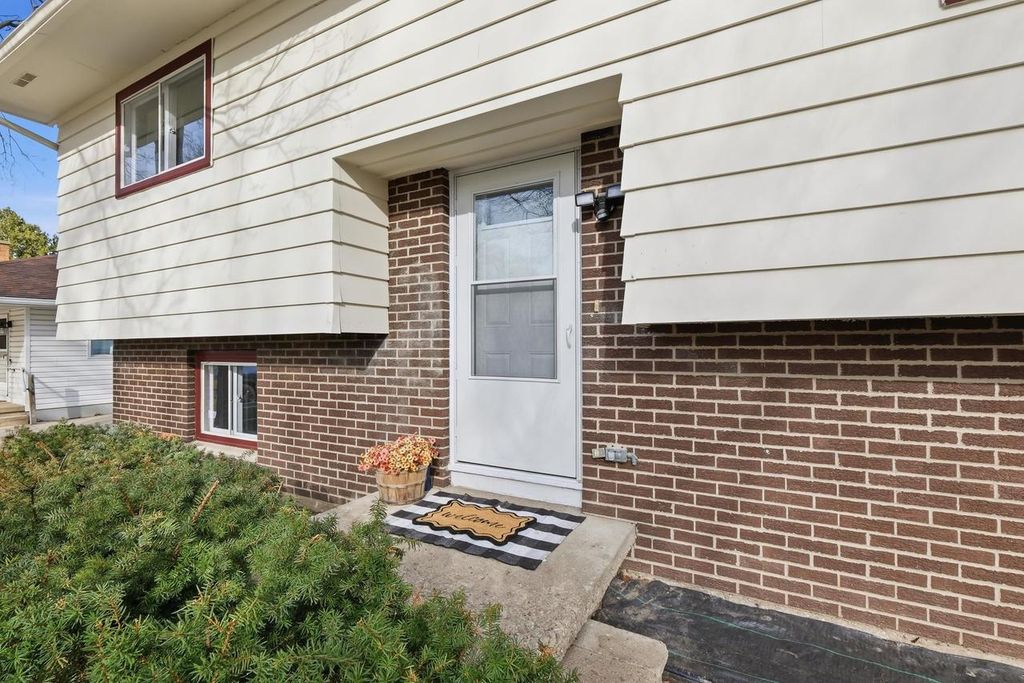 Photo of 809 Bewick DRIVE, Madison, WI 53714 (MLS # 2018462)