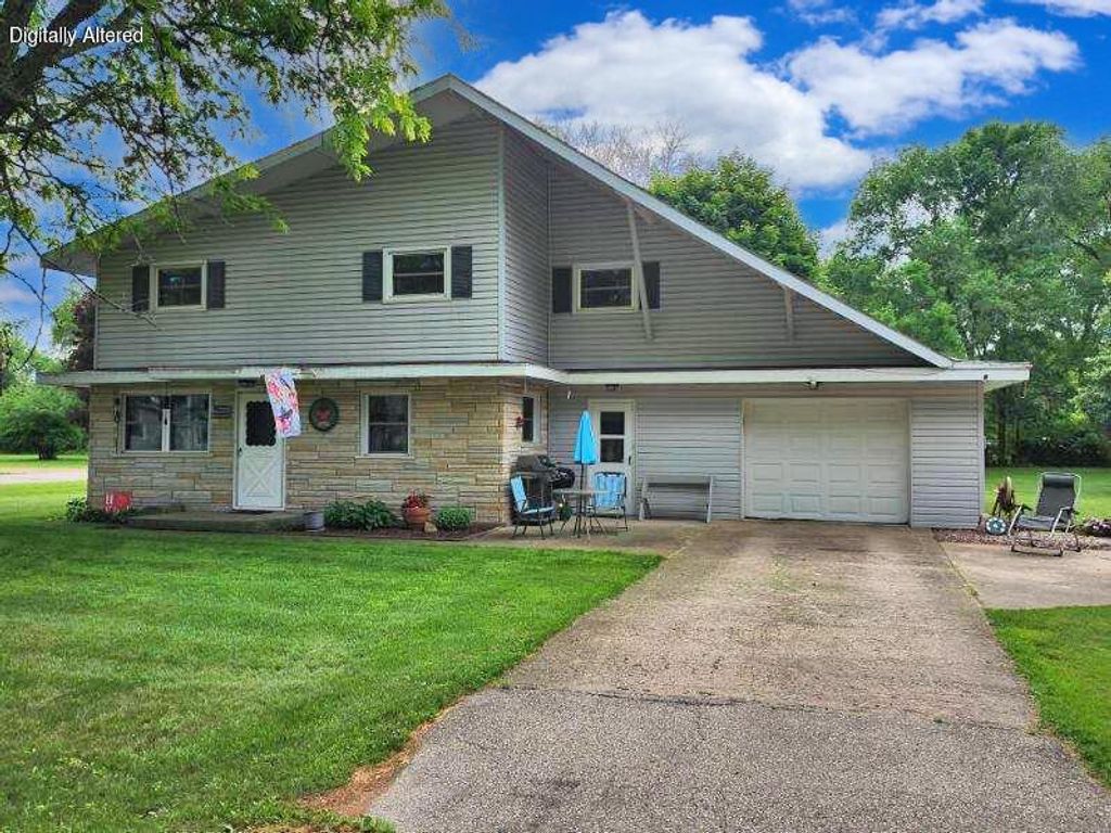 Photo of 127 S 3rd AVENUE, Plainfield, WI 54966 (MLS # 1959016)