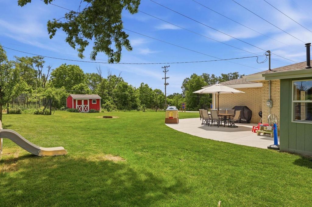Photo of 11610 Sunnybrook ROAD, Franklin, WI 53132 (MLS # 1967839)