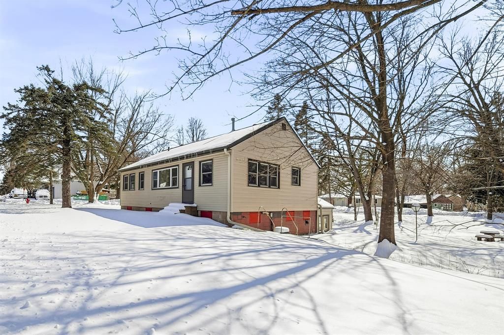 Photo of 827 Truax BOULEVARD, Eau Claire, WI 54703 (MLS # 1599055)