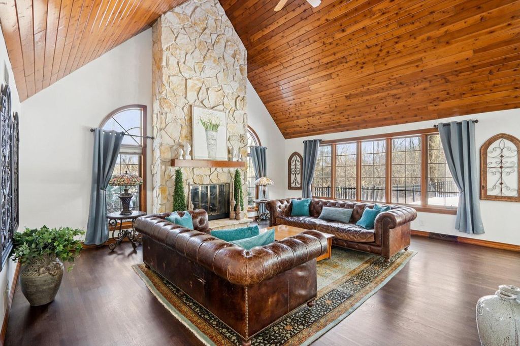 Photo of 14820 Clare-Bridge LANE, Brookfield, WI 53005 (MLS # 1945991)