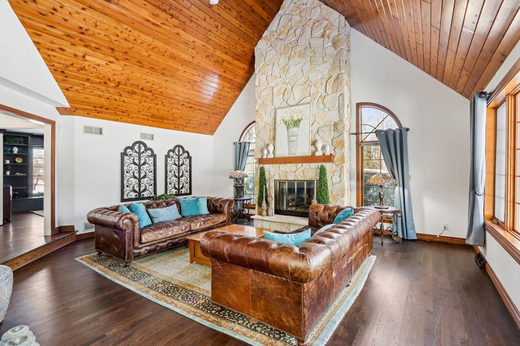 Photo of 14820 Clare-Bridge LANE, Brookfield, WI 53005 (MLS # 1945991)