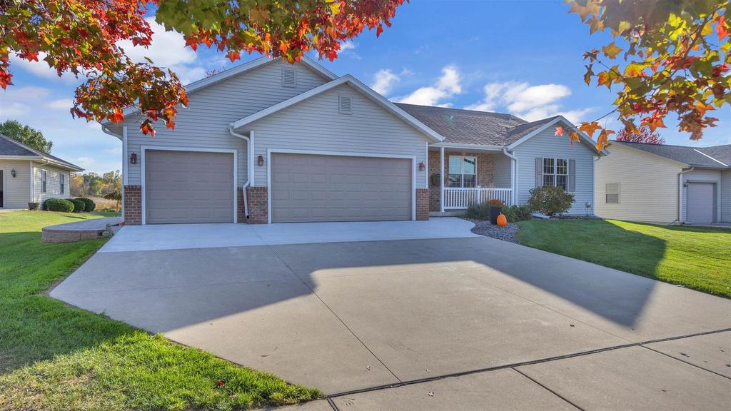 Photo of 26 Hunters COURT, Fond Du Lac, WI 54937 (MLS # 50317740)