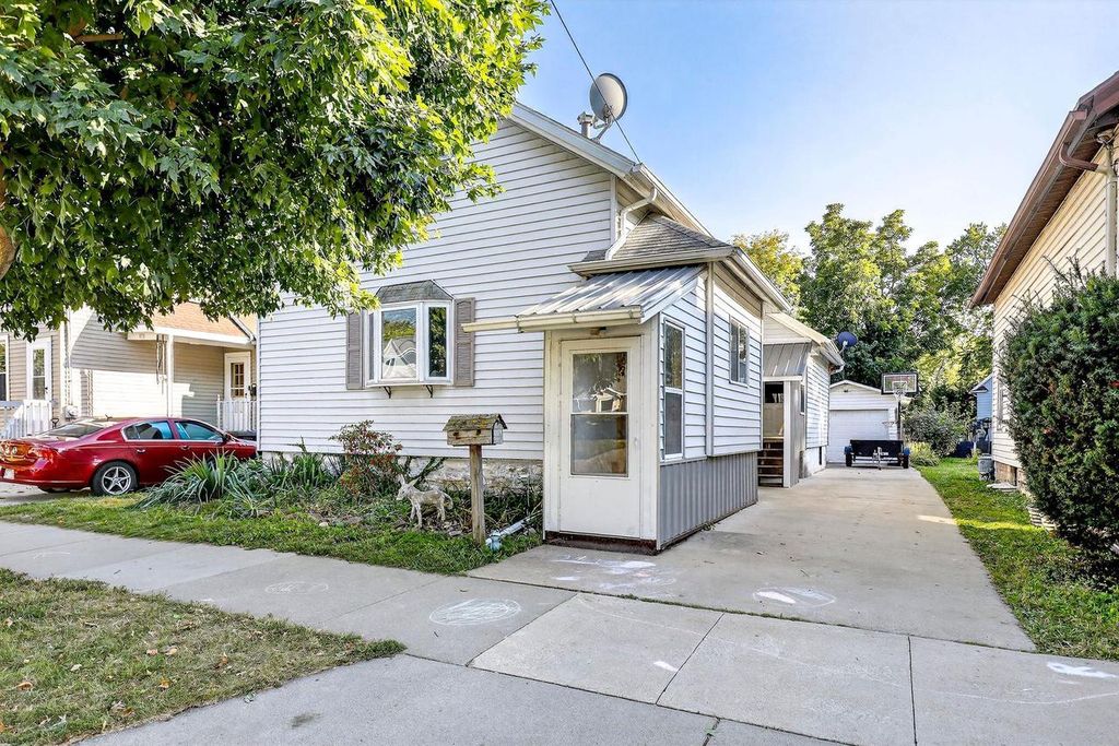 Photo of 819 Harney AVENUE, Oshkosh, WI 54901 (MLS # 50315149)