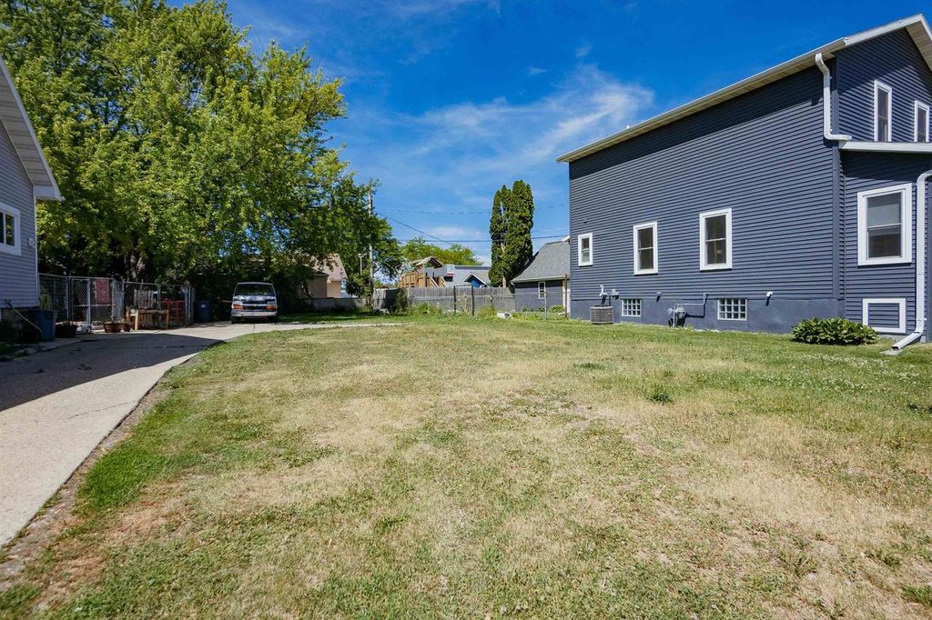 Photo of 23 W Bank STREET, Fond Du Lac, WI 54935 (MLS # 50326463)
