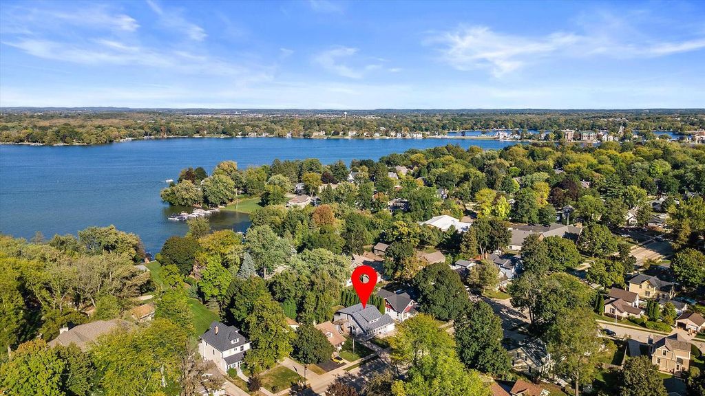 Photo of 914 W Wisconsin AVENUE, Oconomowoc, WI 53066 (MLS # 1939037)