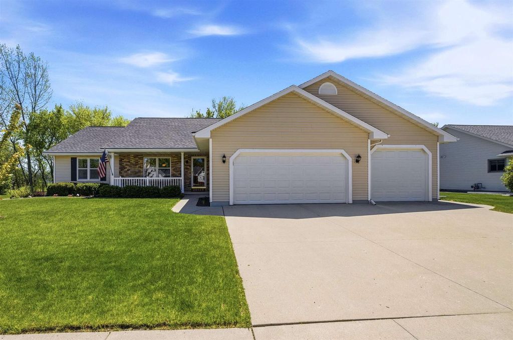Photo of 1722 Park Ridge LANE, North Fond Du Lac, WI 54937 (MLS # 50325741)