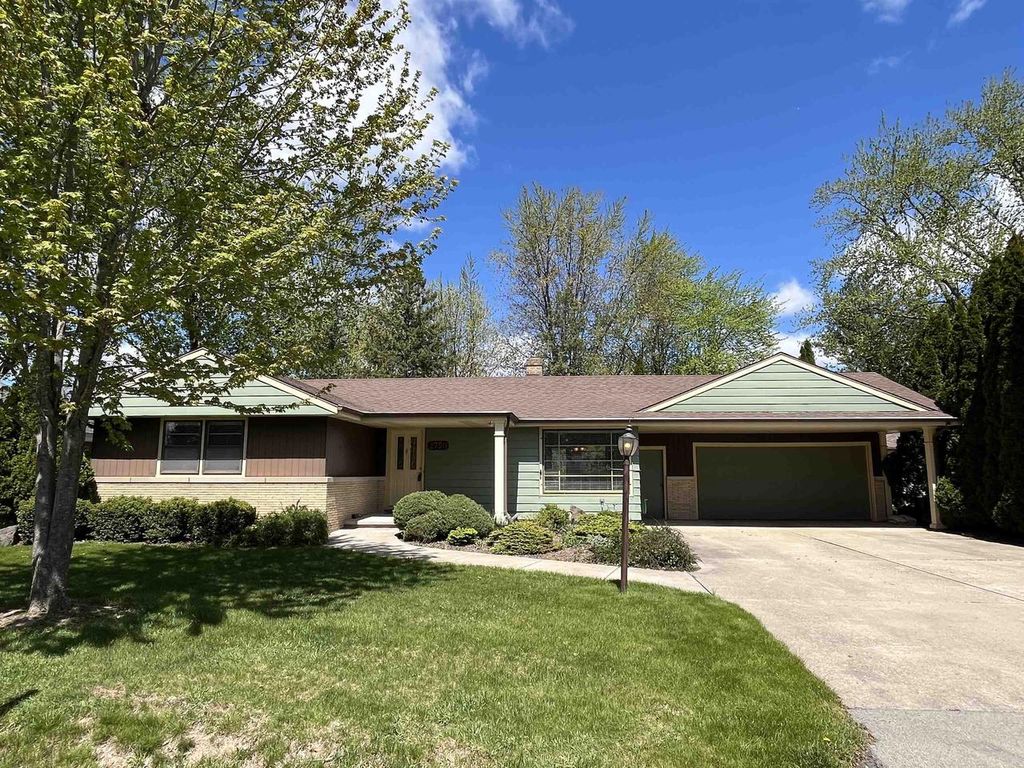 Photo of 2750 W 8th STREET, Appleton, WI 54914 (MLS # 50325495)