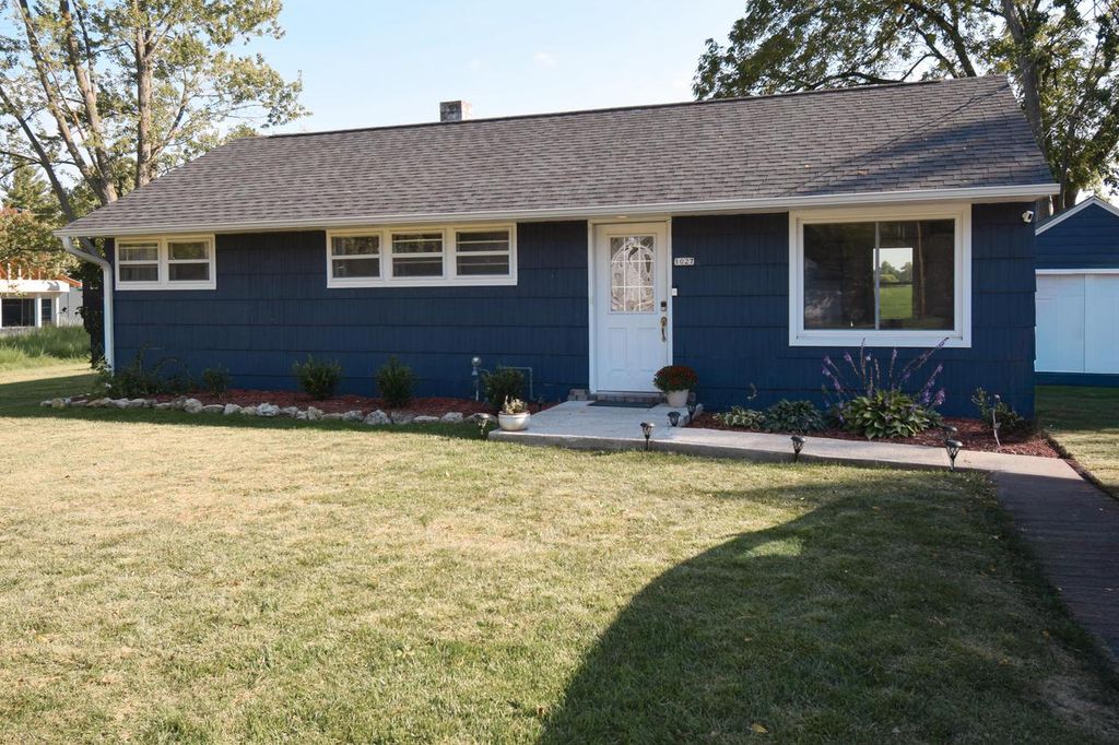 Photo of 1027 W Walworth AVENUE, Whitewater, WI 53190 (MLS # 1935261)