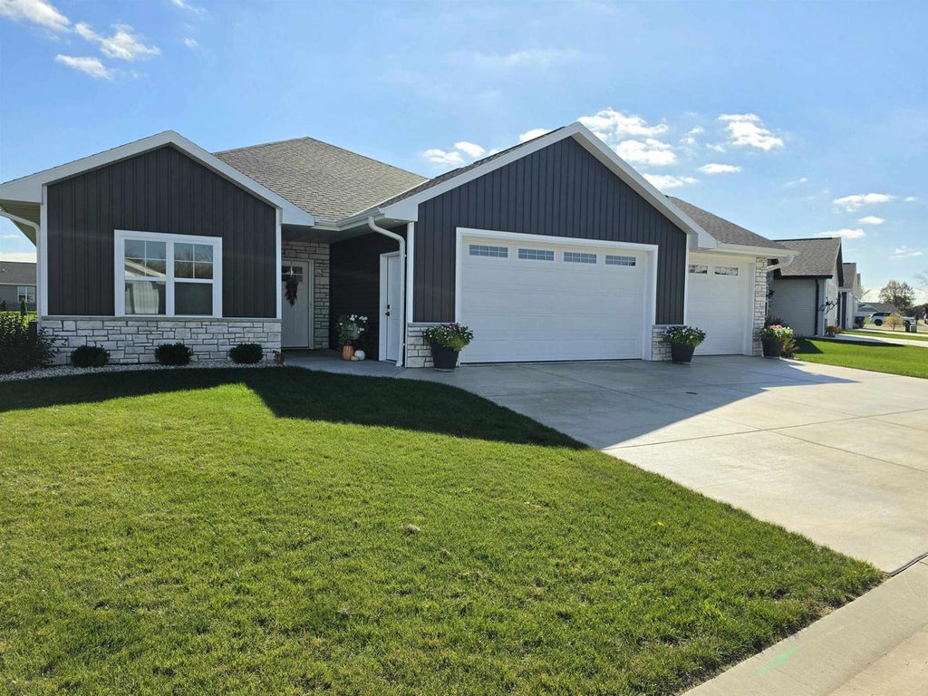 Photo of 1266 Autumn Field LANE, De Pere, WI 54115 (MLS # 50334459)