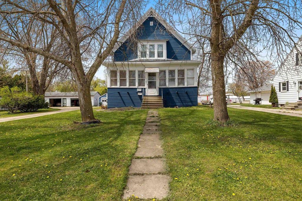 Photo of 531 N Main STREET, Seymour, WI 54165 (MLS # 50325227)