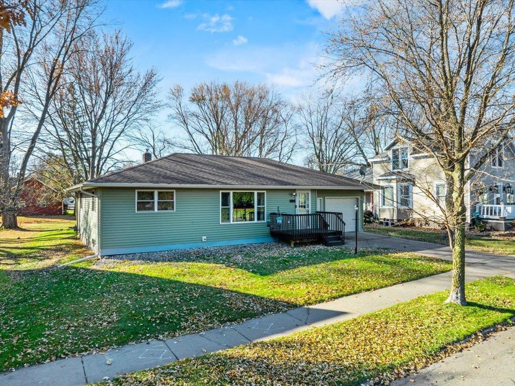Photo of 504 W 4th STREET, Marshfield, WI 54449 (MLS # 22505536)