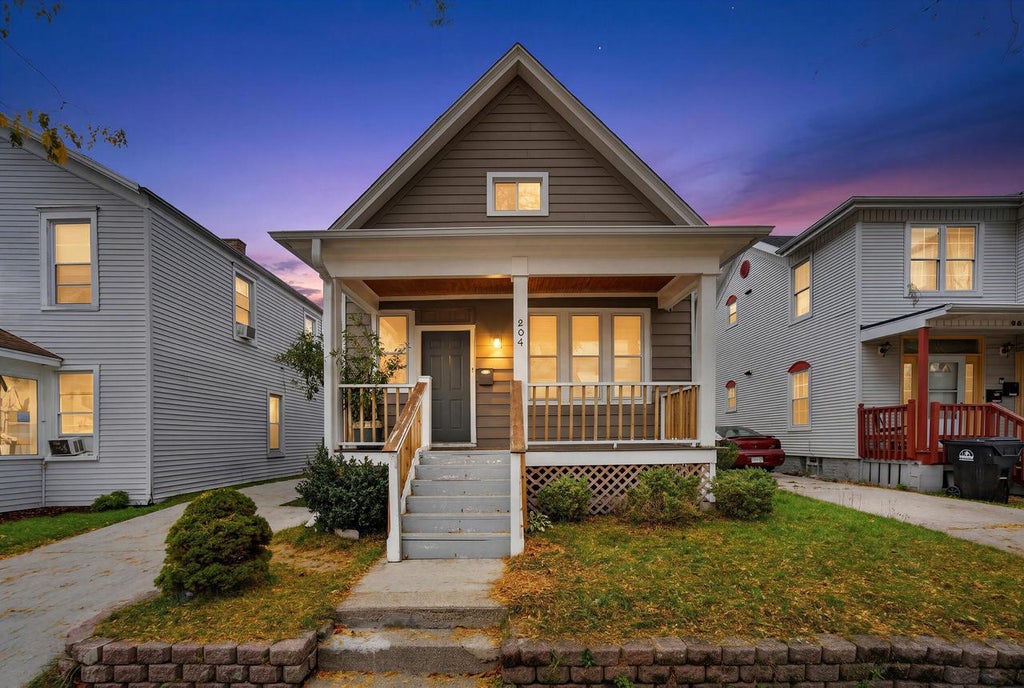 Photo of 904 Center STREET, Racine, WI 53403 (MLS # 1985237)