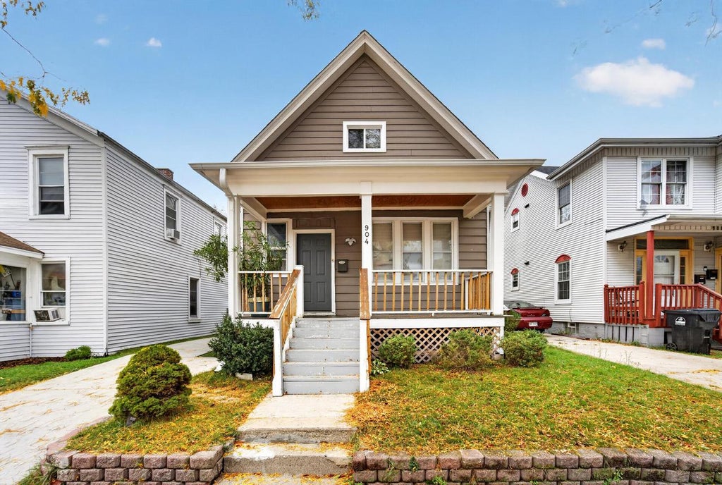 Photo of 904 Center STREET, Racine, WI 53403 (MLS # 1985237)