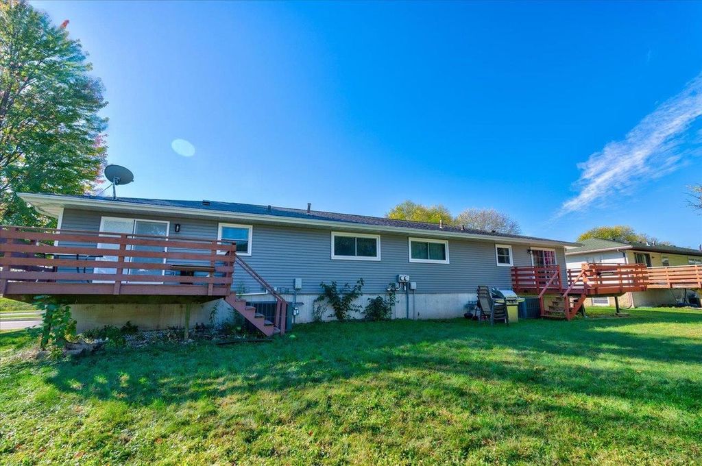 Photo of 1926 Wyoming AVENUE, Sun Prairie, WI 53590 (MLS # 2016773)