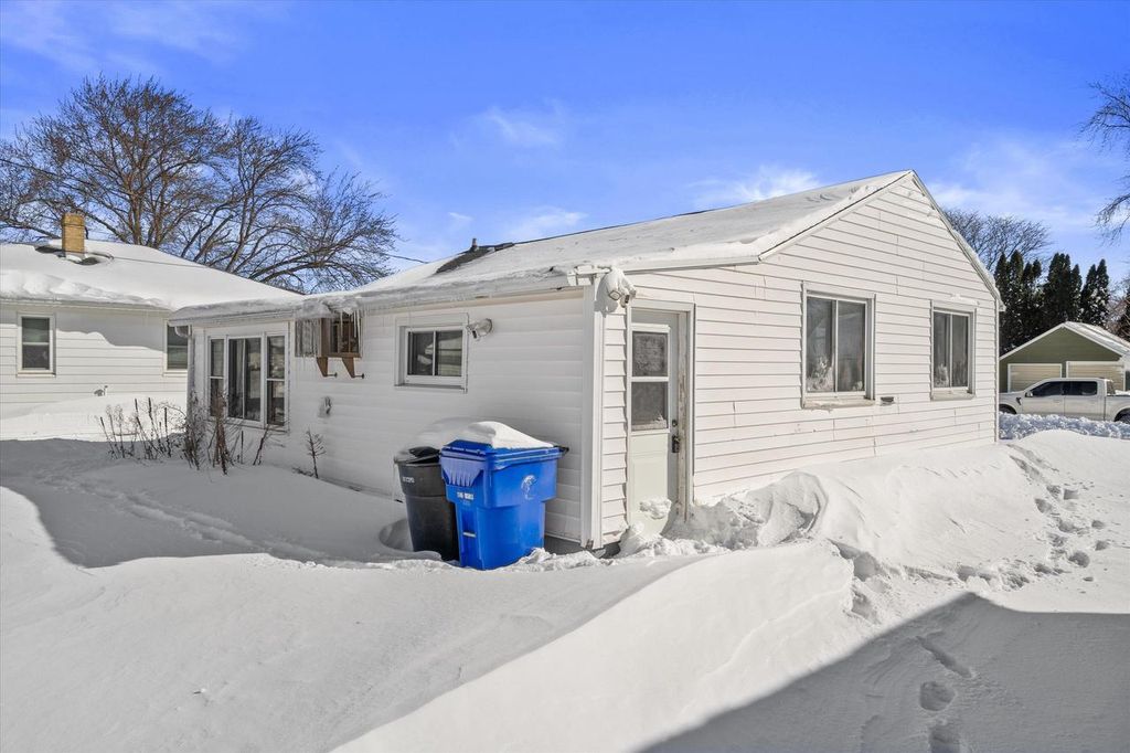 Photo of 1833 N Charlotte STREET, Appleton, WI 54911 (MLS # 50322511)