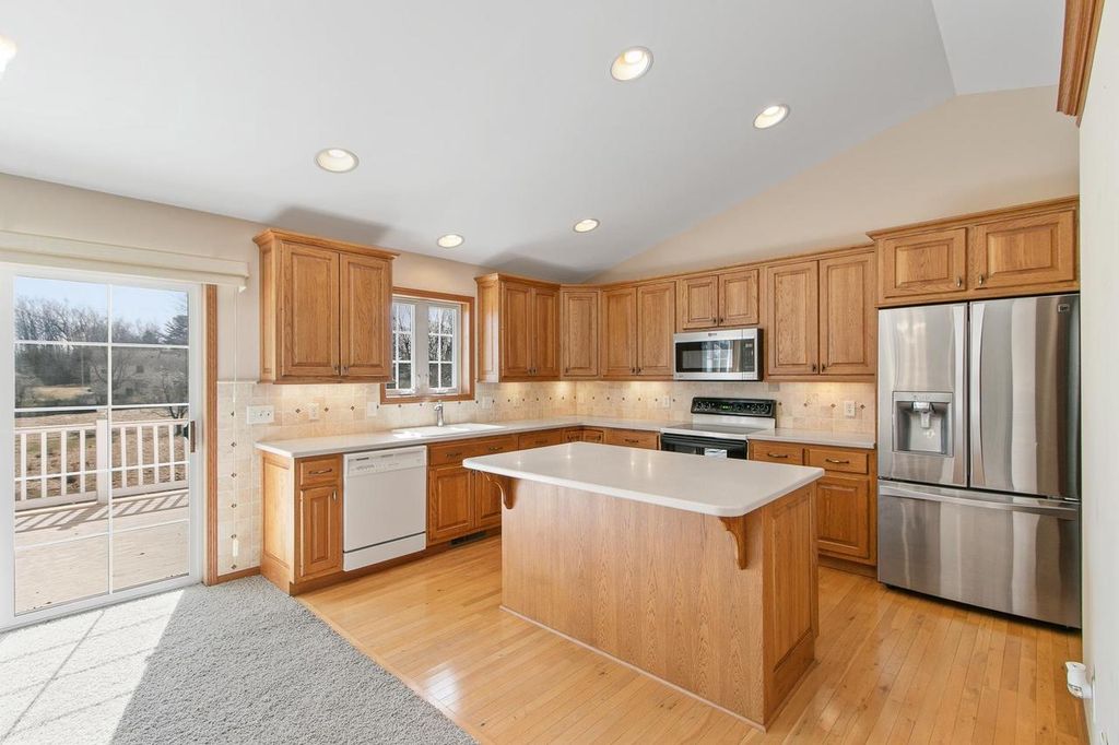 Photo of 908 Surrey LANE, Baraboo, WI 53913 (MLS # 2018193)