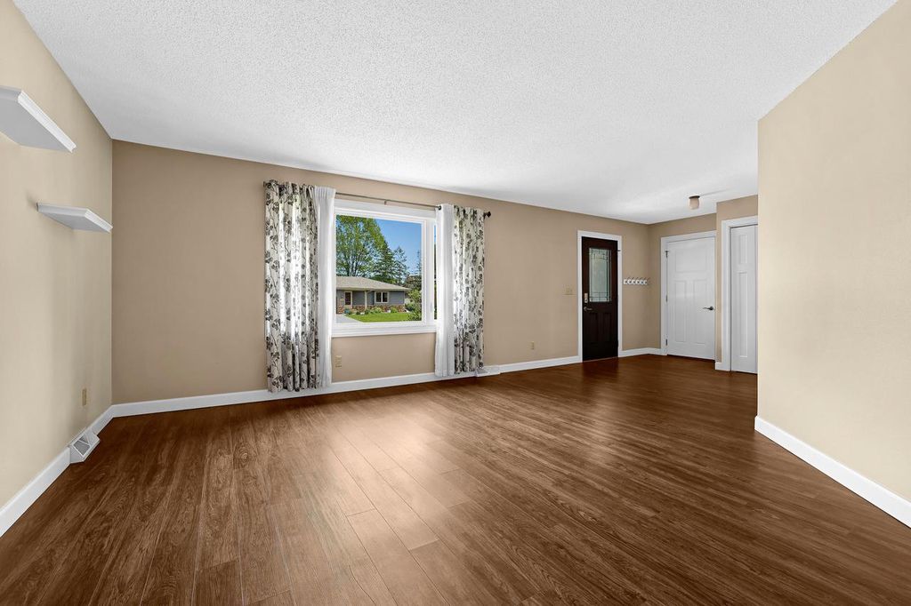 Photo of 521 8th AVENUE N AVENUE N, Onalaska, WI 54650 (MLS # 1963442)