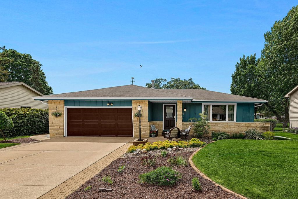 Photo of 521 8th AVENUE N AVENUE N, Onalaska, WI 54650 (MLS # 1963442)