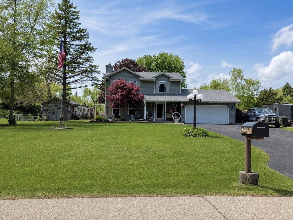 Photo of W323S7553 Park Ridge DRIVE, Mukwonago, WI 53149 (MLS # 2023934)