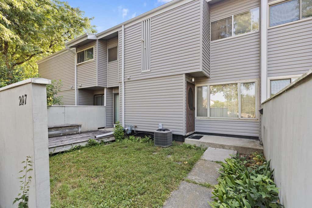 Photo of 207 East Bluff, Madison, WI 53704 (MLS # 1974313)